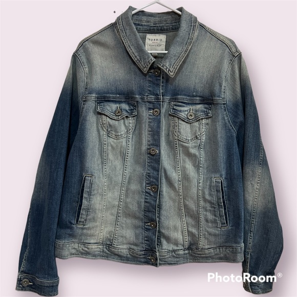 Torrid DISTRESSED JEAN JACKET Size 3 - Picture 5 of 12